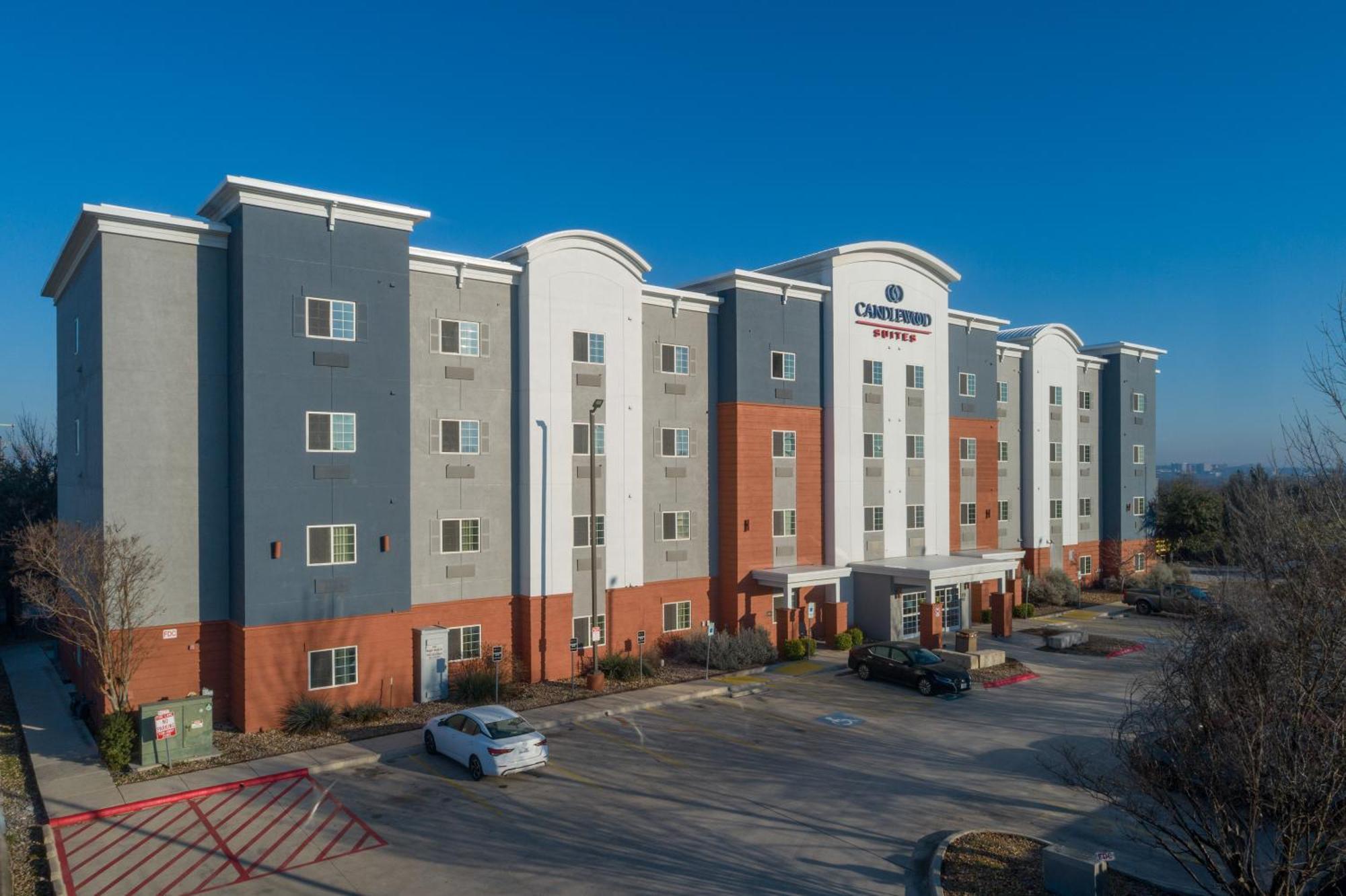 Candlewood Suites San Marcos By Ihg Exterior photo