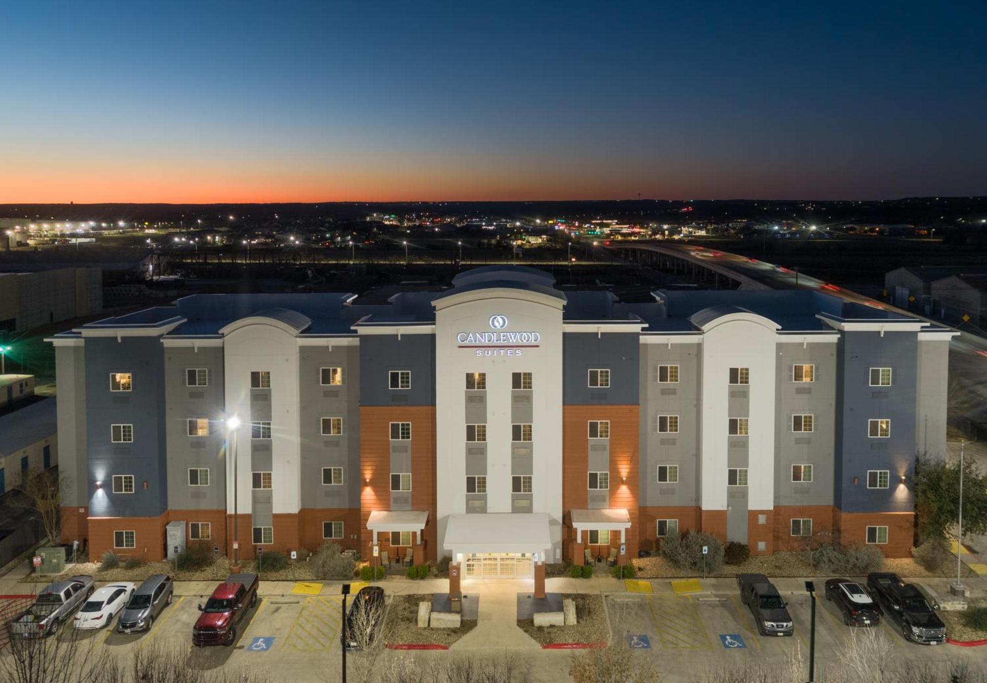 Candlewood Suites San Marcos By Ihg Exterior photo